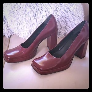 Women's Size 8.5 Burgundy Square Toe Pump